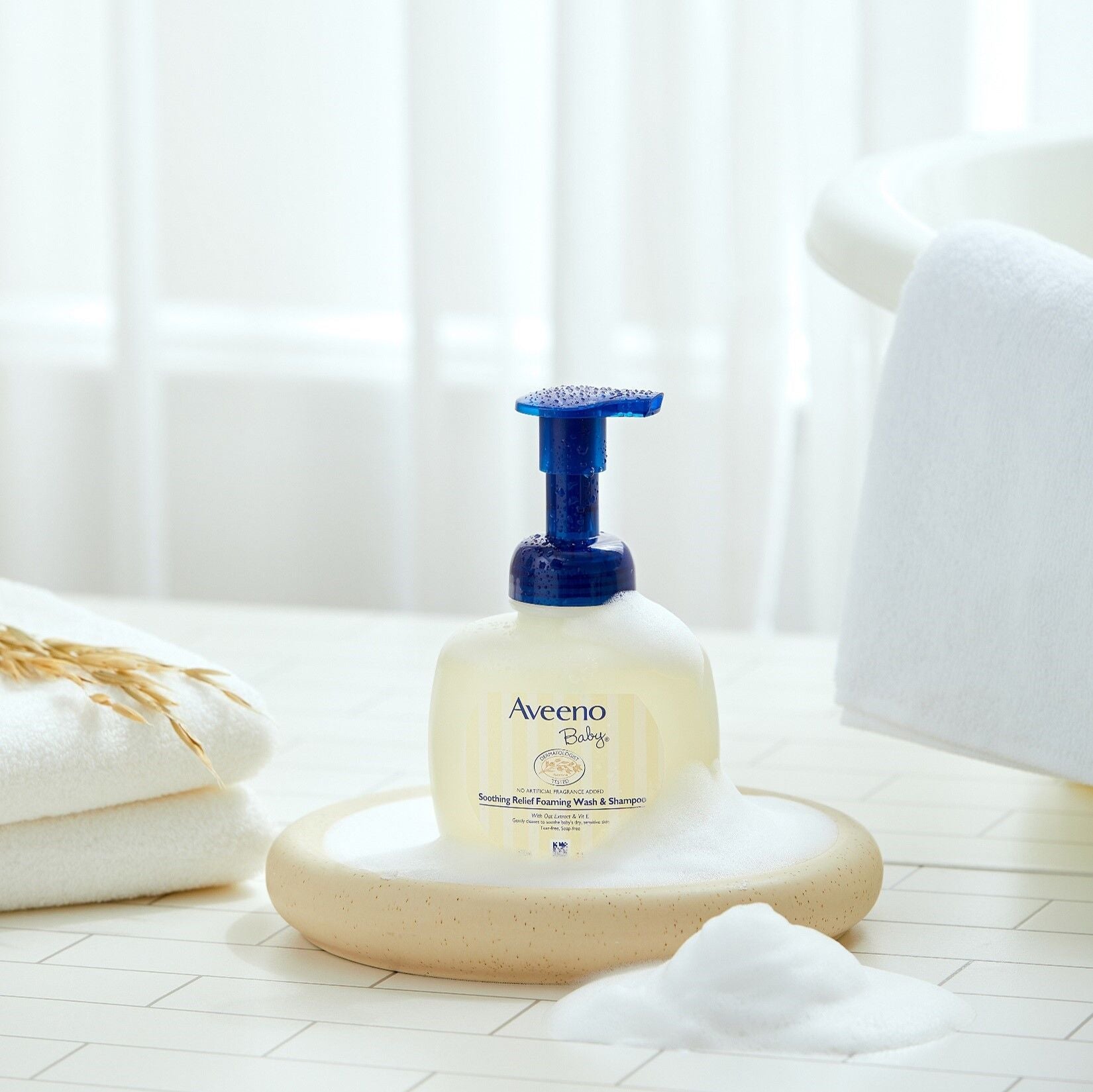 Aveeno Baby Soothing Relief 2-in-1 Foaming Wash in Pakistan